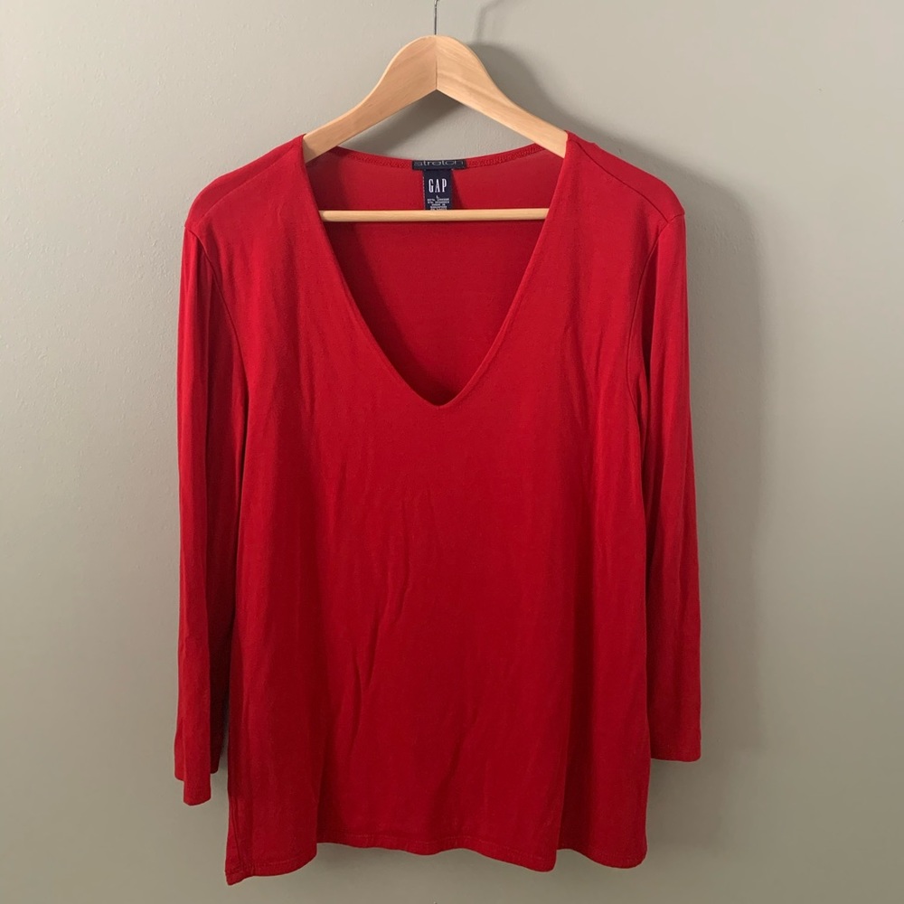 GAP Red 3/4 Sleeve V-Neck Top